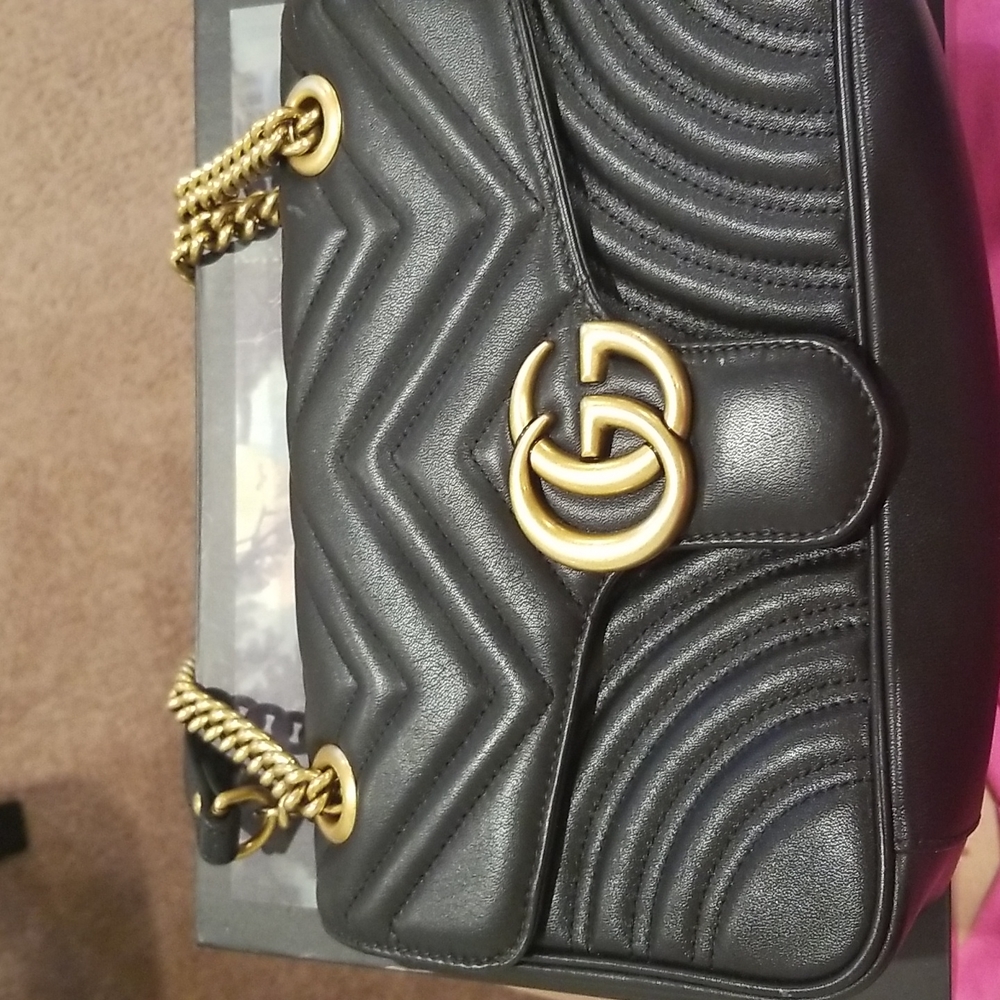 Gucci Marmont matelesse black leather bag